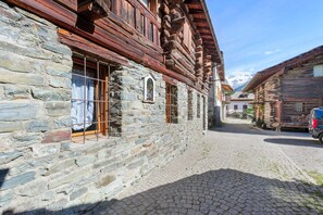 Exterior - Holiday Home 'Lueur De La Rouja' with Mountain View (Champoluc)
