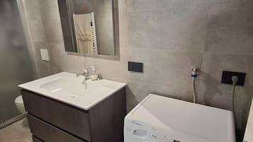 Ducha, secador de pelo, toallas