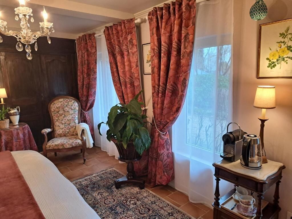 Blackout curtains, soundproofing, free WiFi