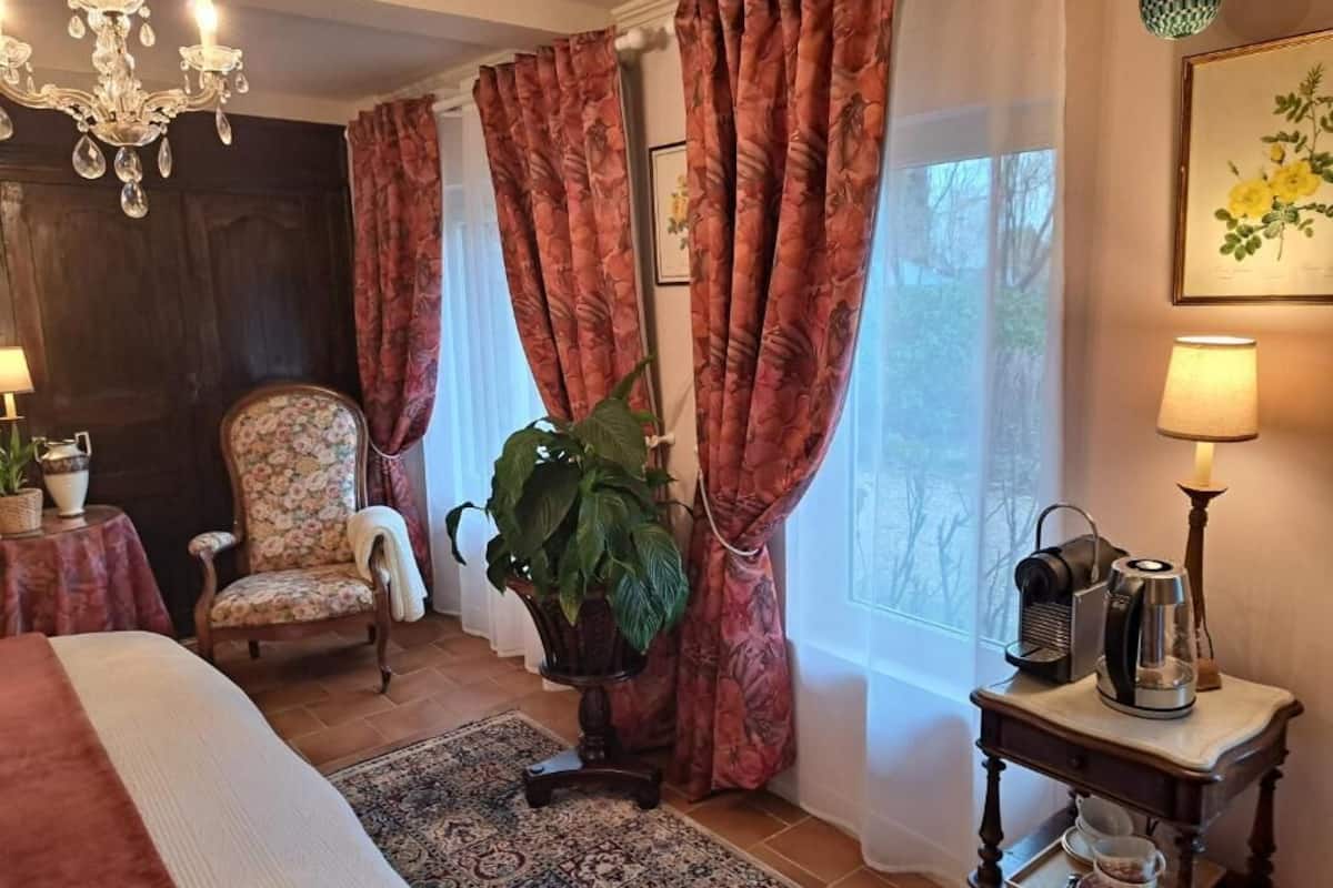 Kamar Double Comfort, patio, pemandangan kebun | Tirai kedap cahaya, kedap suara, dan Wi-Fi gratis