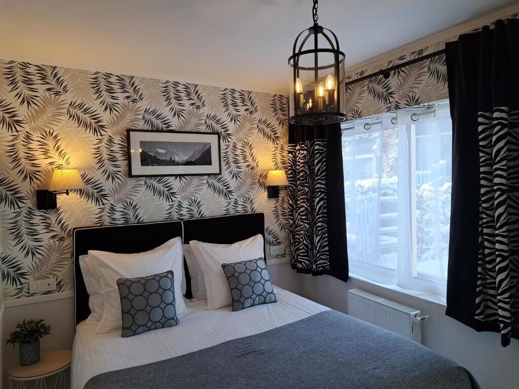 Blackout curtains, soundproofing, free WiFi
