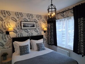 Blackout curtains, soundproofing, free WiFi - Le Logis Fleurs et jardins de Pitry (THIERVILLE)