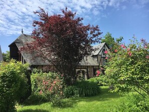 Exterior - Le Logis Fleurs et jardins de Pitry (THIERVILLE)