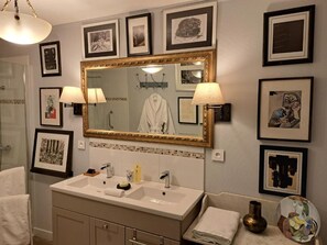 Bathroom - Le Logis Fleurs et jardins de Pitry (THIERVILLE)