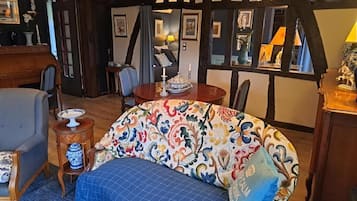 Comfort Double Room, Garden View | Living area