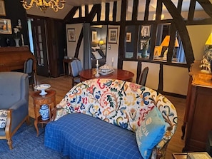 Comfort Double Room, Garden View | Living area - Le Logis Fleurs et jardins de Pitry (THIERVILLE)