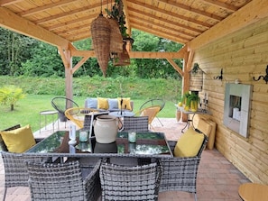 Outdoor dining - Le Logis Fleurs et jardins de Pitry (THIERVILLE)