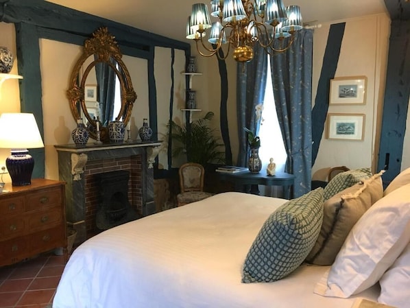 Comfort Double Room, Garden View | Blackout drapes, soundproofing, free WiFi - Le Logis Fleurs et jardins de Pitry (THIERVILLE)