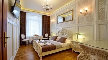 Deluxe Room | Laptop workspace, iron/ironing board, free WiFi