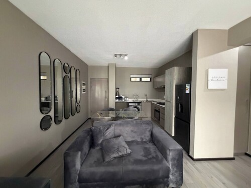 Modern 2-bedroom Garden Apartment in Fourways, Sandton