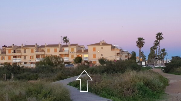 Exterior - House 1min steps from the beach and nature, with AC, internet. (Santa Pola)