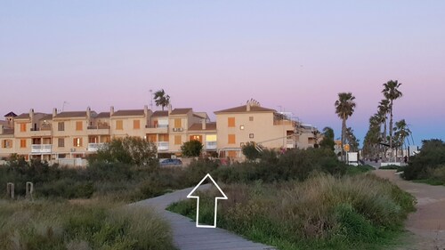 House 1min steps from the beach and nature, with AC, internet.