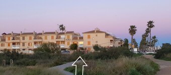 House 1min steps from the beach and nature, with AC, internet.