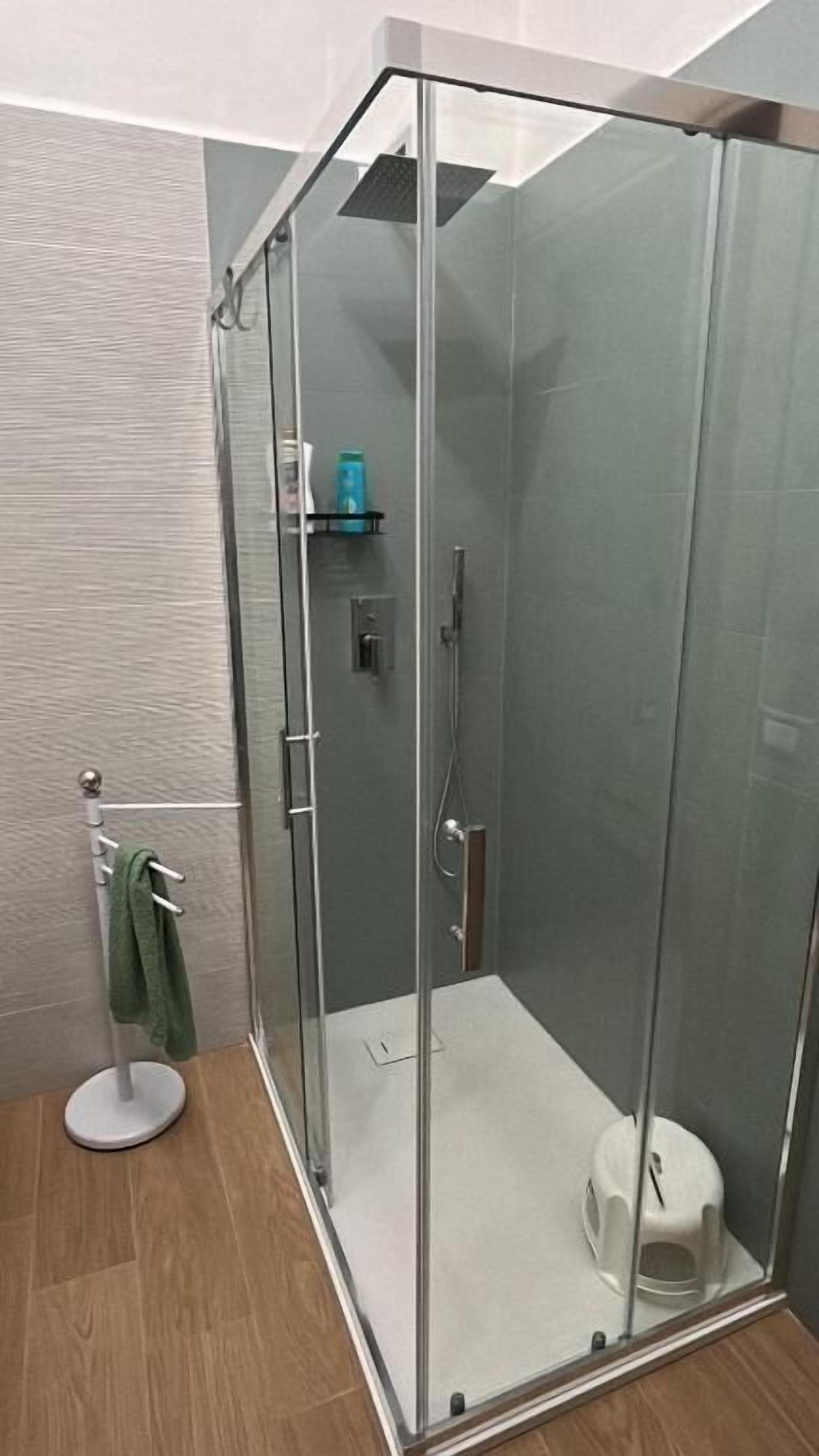 Habitación Confort con 1 cama matrimonial o 2 individuales, para no fumadores, vista al jardín | Baño