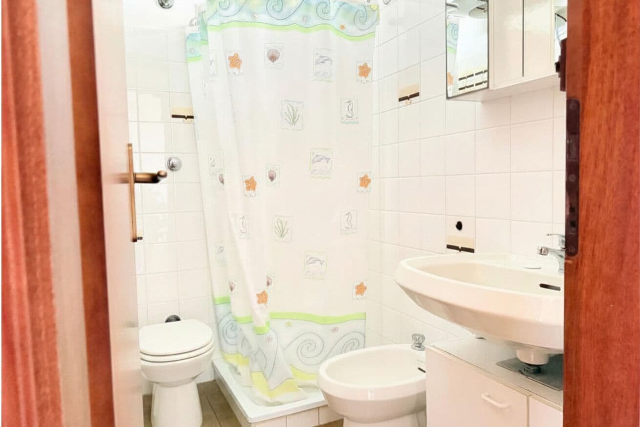 Douche, bidet, serviettes fournies
