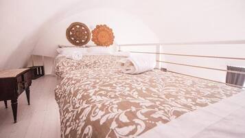 Blackout curtains, soundproofing, iron/ironing board, free WiFi