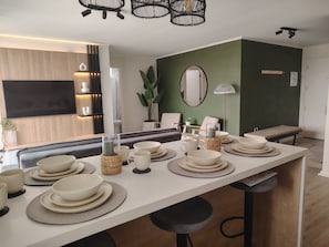 Familielejlighed - balkon - byudsigt | Spiseområde