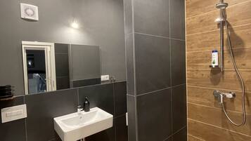 Studio, Private Bathroom | Bathroom | Shower, hair dryer, towels, soap