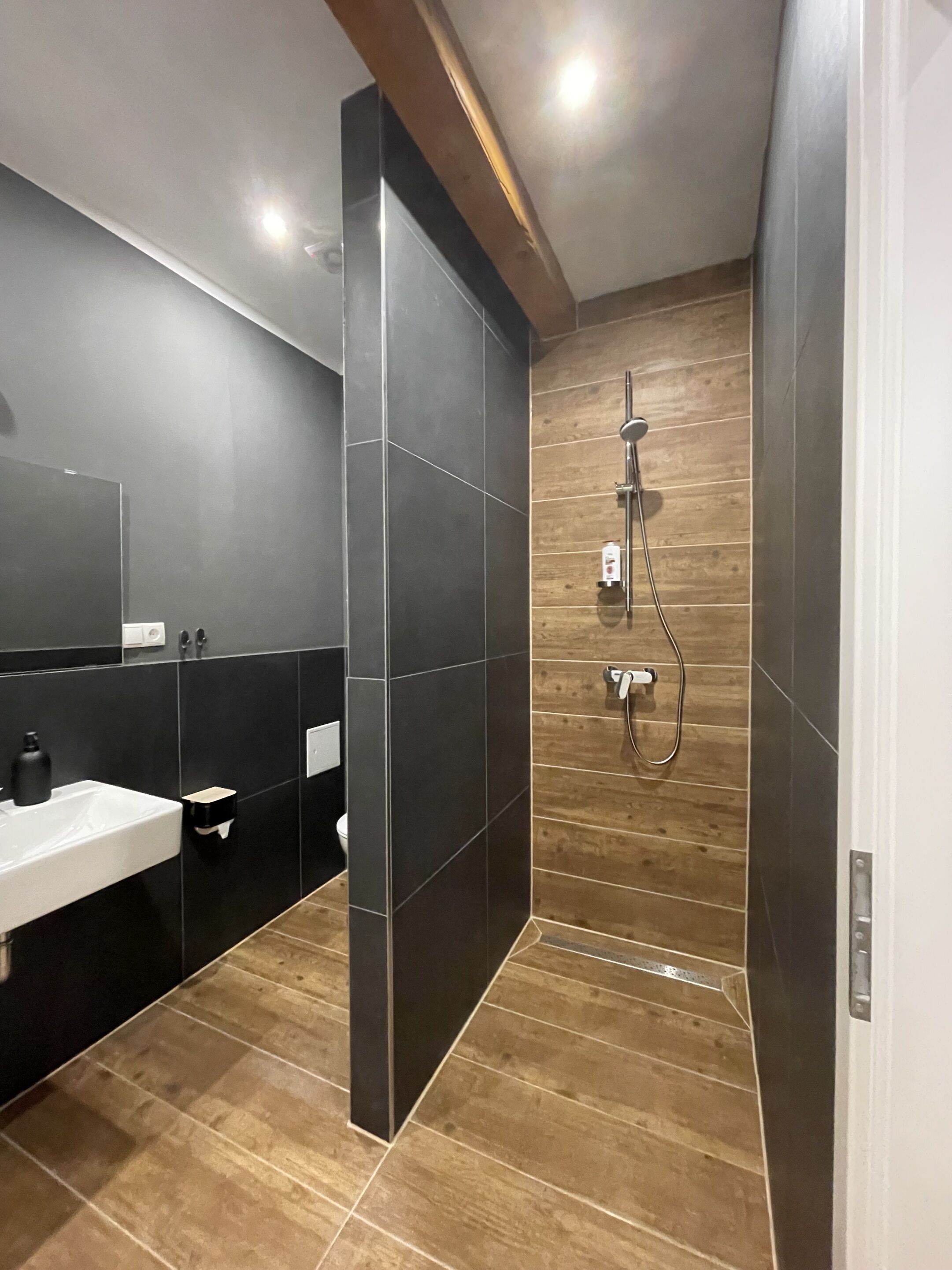 Studio, eigenes Bad | Badezimmer | Dusche, Haartrockner, Handtücher, Seife