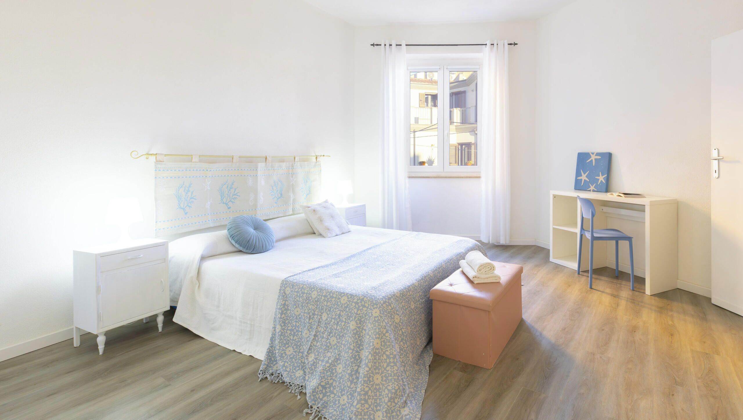 Iron/ironing board, free WiFi, bed sheets