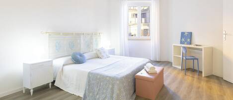Iron/ironing board, free WiFi, bed sheets