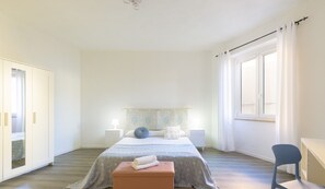 Bügeleisen/Bügelbrett, kostenloses WLAN, Bettwäsche