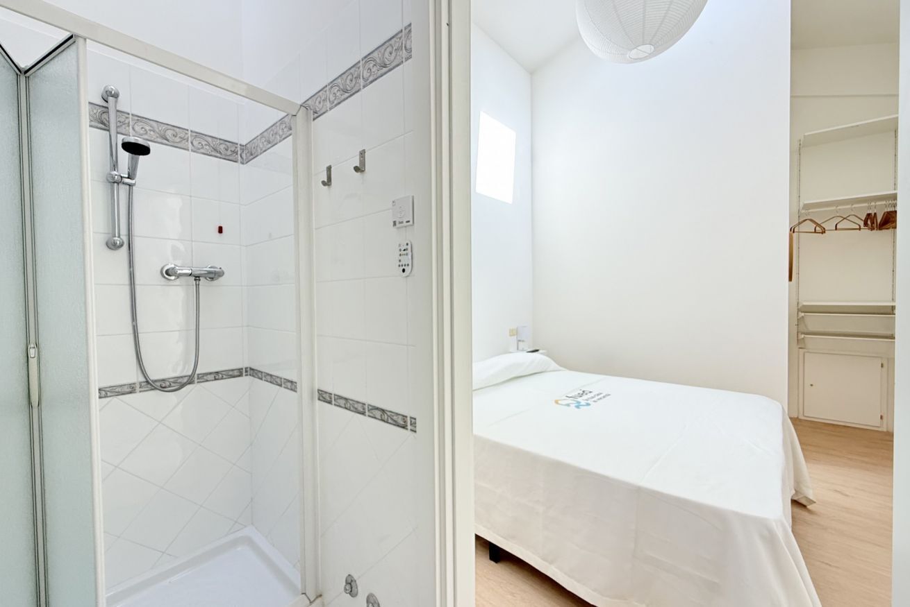 Shower, bidet, towels