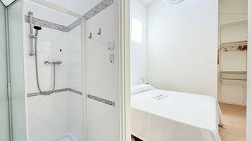 Shower, bidet, towels