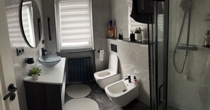 Bathroom - Vrbo Property (Kirn)