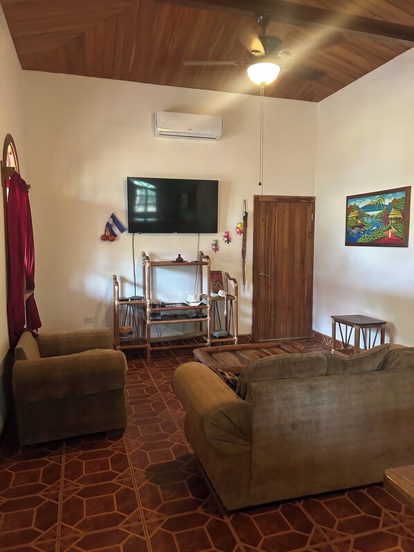 Living area - Very comfortable two bedroom one bath house on a private lot the Hacienda Iguana (Rivas)