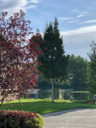 A relaxing and inviting retreat in the Reflection Lake area of UMED.