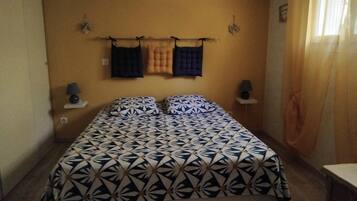 1 habitación, tabla de planchar con plancha, wifi y ropa de cama