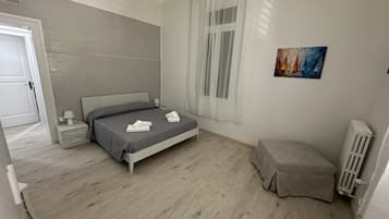 Ferros/tábuas de passar roupa, Wi-Fi, roupa de cama