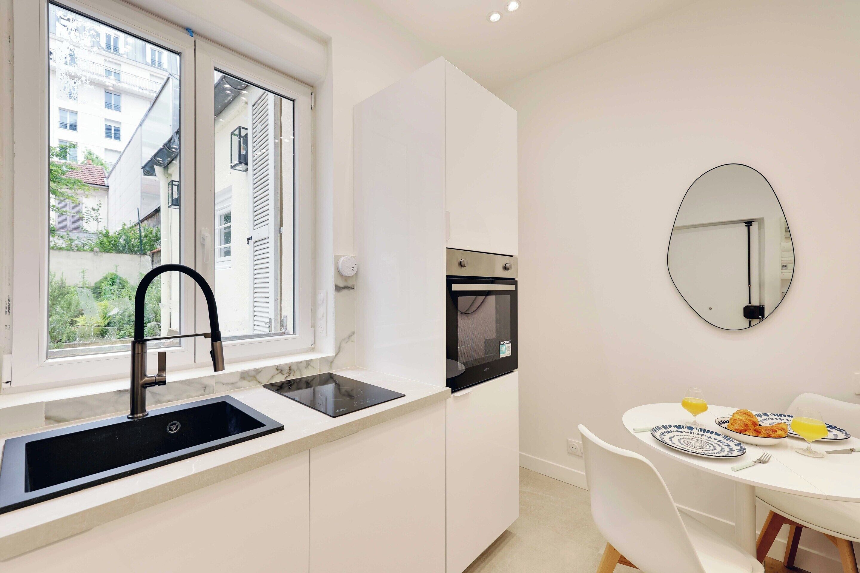 Apartment | Private kitchen | Coffee/tea maker, fridge, oven, stovetop