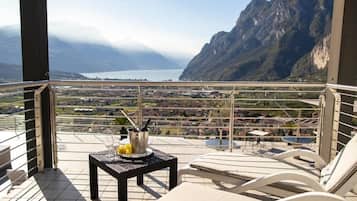 Appartement, balkon, uitzicht op meer | Terrein van de accommodatie