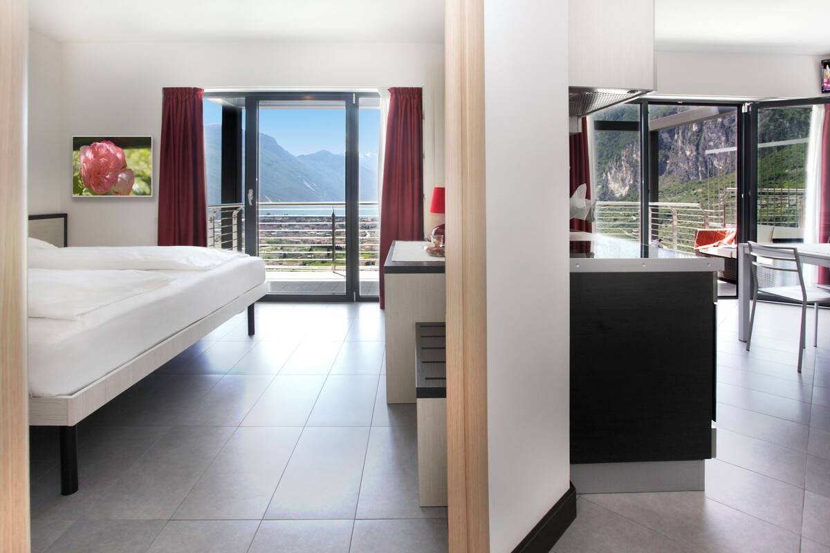 Apartment, Balcony, Lake View | In-room safe, blackout curtains, cots/infant beds, free WiFi