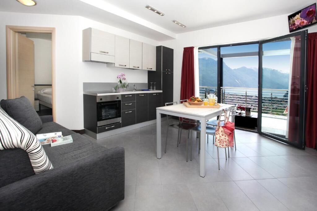 Departamento, balcón, vista al lago | Interior