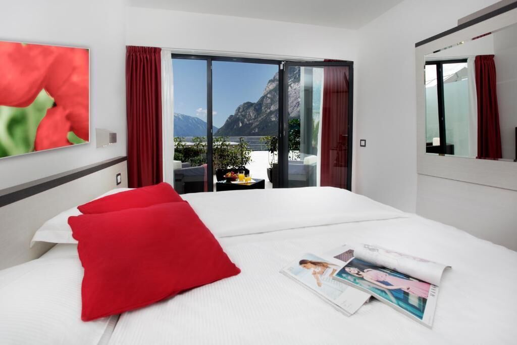 In-room safe, blackout drapes, cribs (surcharge), WiFi (free)