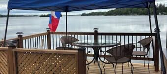 Modern lakefront island view cottage