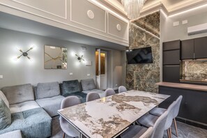 Interior - Venere's Villa (Roma)