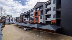 Exterior - Captain's Akaru Hide Away (Sandton)