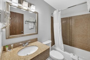 Bathroom - City Center Inn by OYO I-64 Newport News (Newport News)