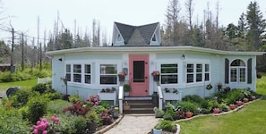 Exterior - Relaxing North Shore Getaway Minutes from National Park Beaches (York)