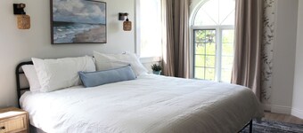 Relaxing North Shore Getaway Minutes from National Park Beaches