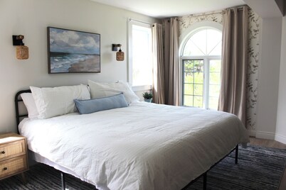 Relaxing North Shore Getaway Minutes from National Park Beaches
