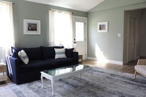 Smart TV, books - Relaxing North Shore Getaway Minutes from National Park Beaches (York)