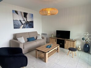 Living area - Vrbo Property (Guilvinec)
