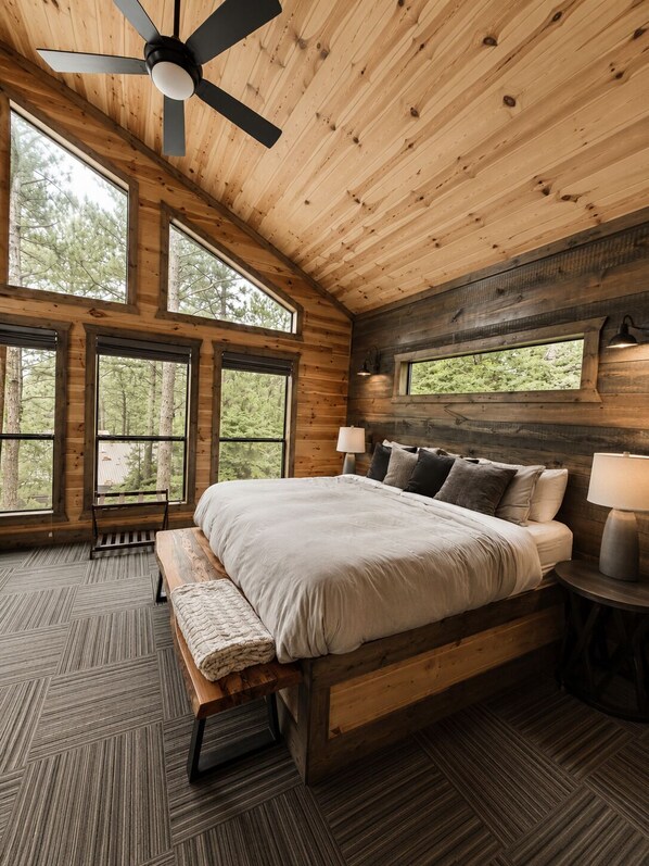Room - Pine Hill Lodge - Hot Tub, Fire Pit, Sleeps 14 (Broken Bow)