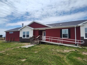 Exterior - Country Cozy~ Fully Handicapped Accessible! 3-bedroom home. (Holbrook)