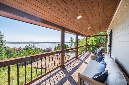 Enjoy stunning Pickwick Lake views and water access from Aqua Vista Pickwick!